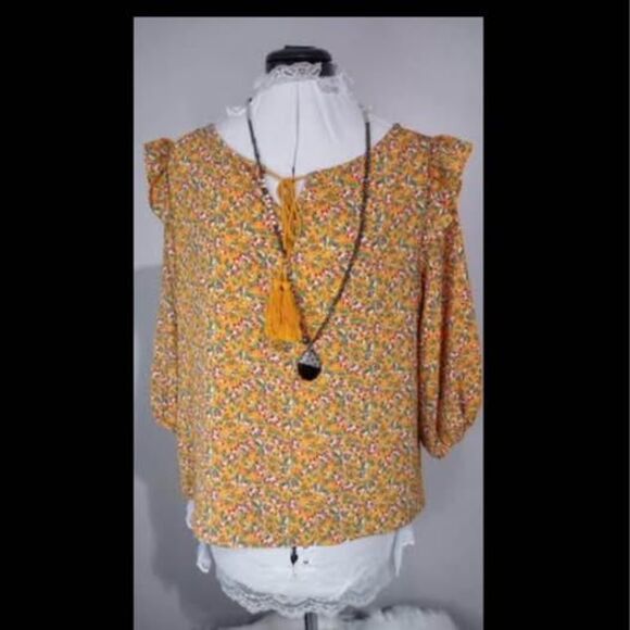 W5 Tops - Blouse Medium W5 Ruffled taper Sleeve ruffle should pit-pit=21” length=23” C3047